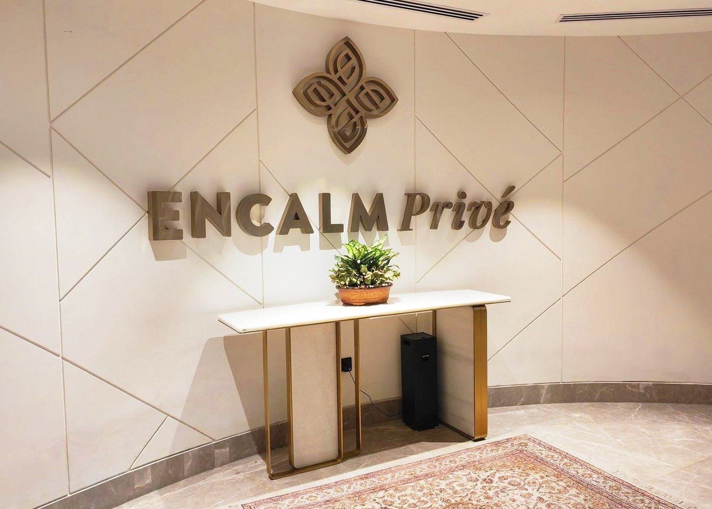 Reference gallery image for Encalm Prive Lounge